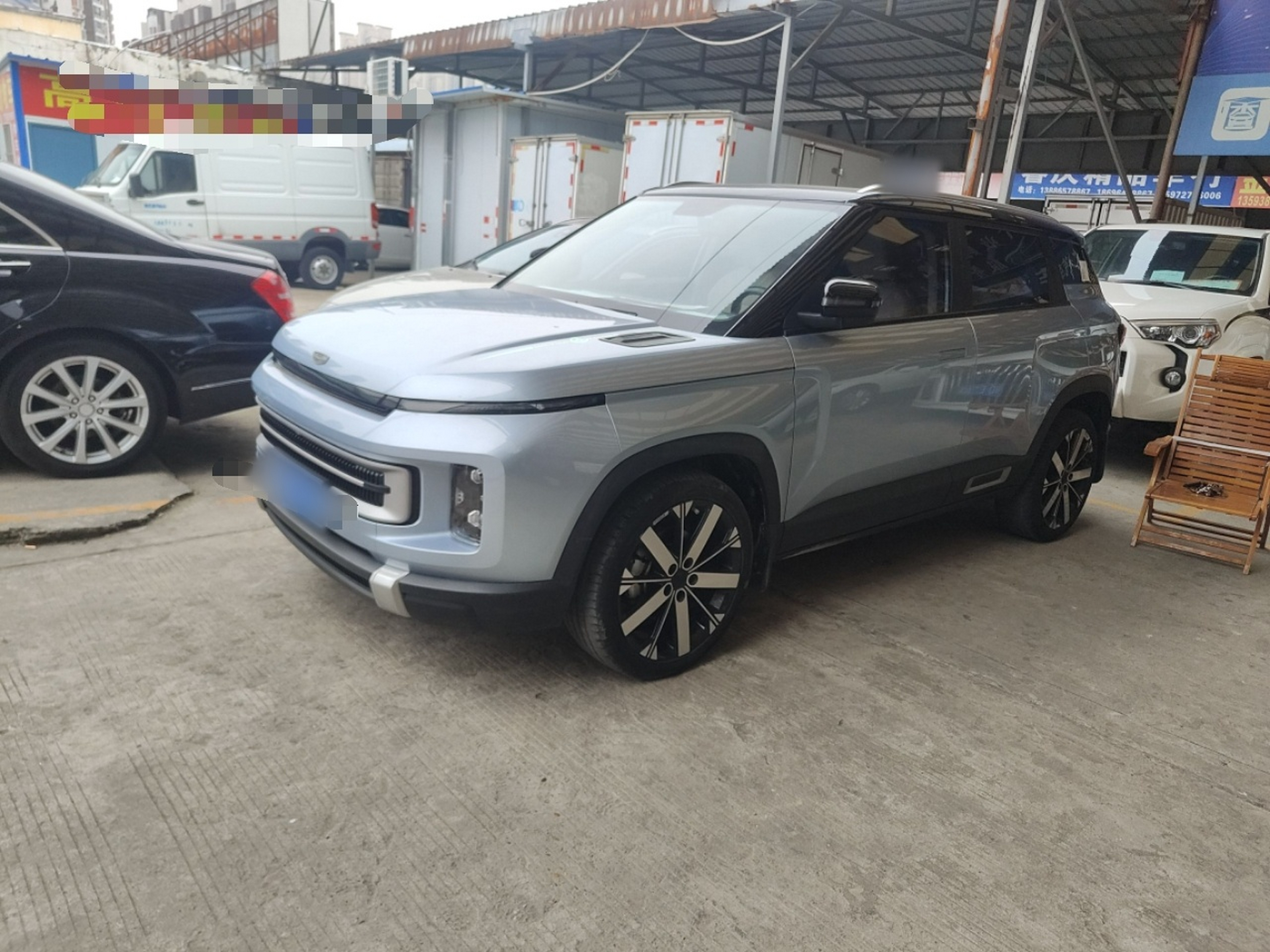 Под передней частью автомобиля