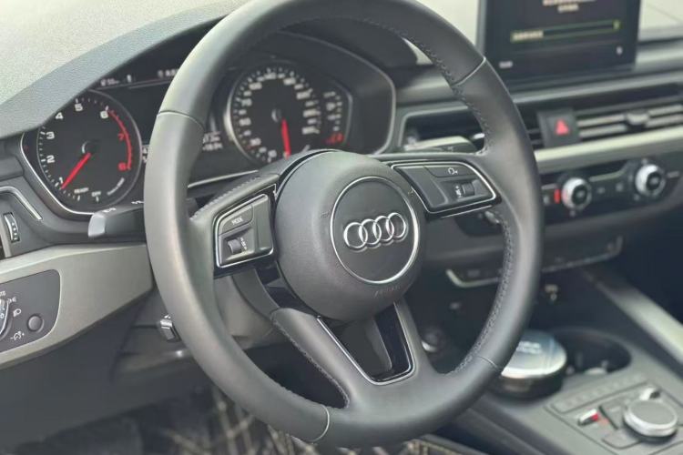 Used Audi A4L 2019 40 TFSI Ambition China VI
