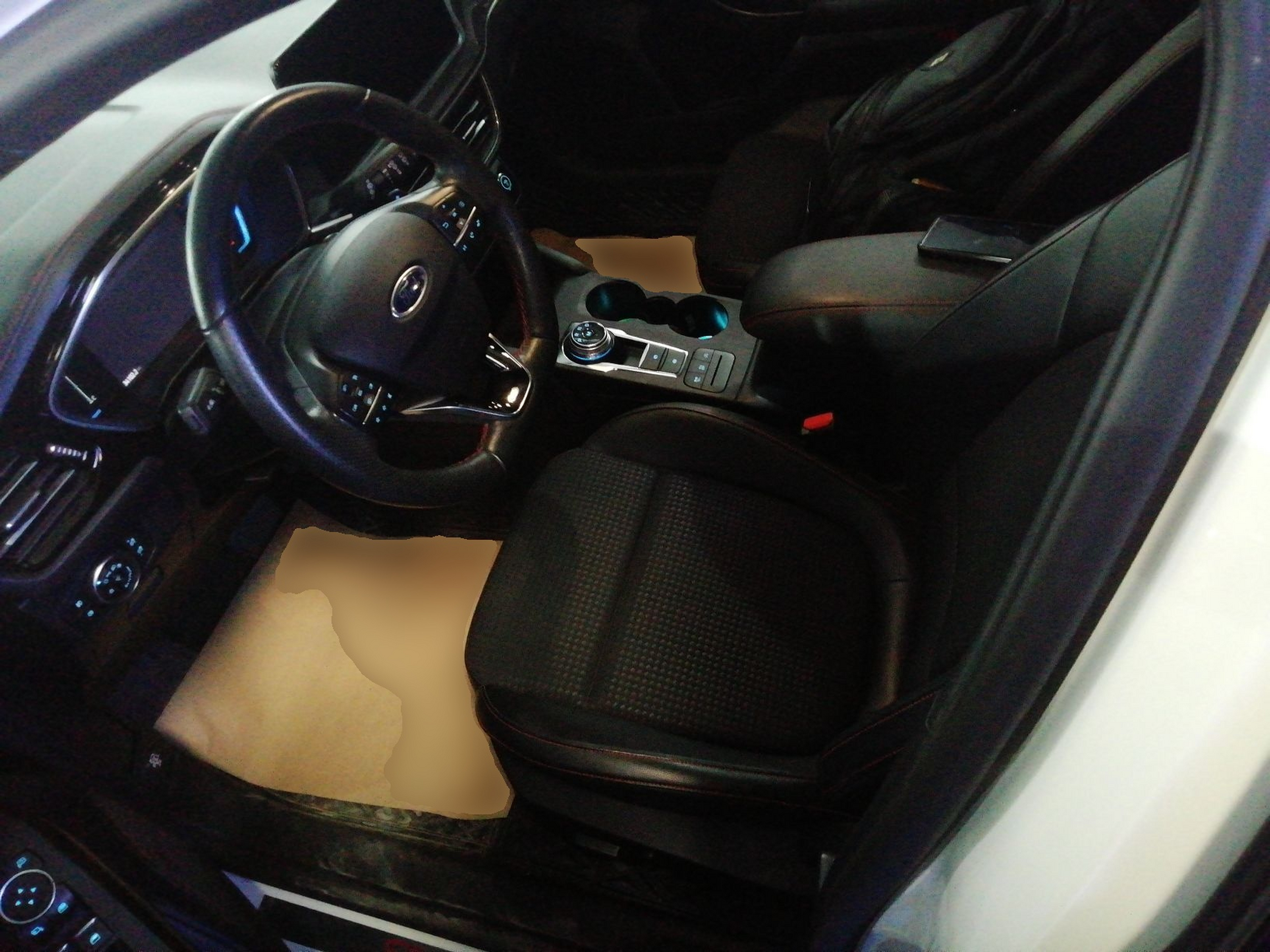 Переднее сиденье в автомобиле