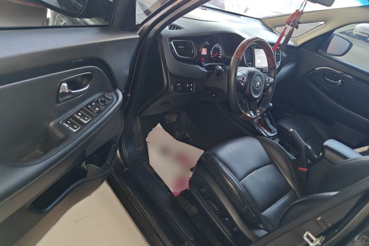 Used Kia Carens 2013 2.0L 7-Seater Automatic Luxury Version China IV Standard
