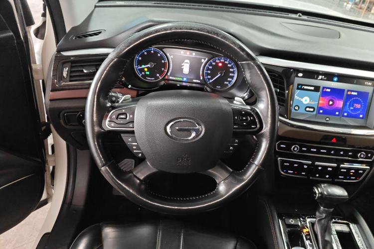 Used GAC Trumpchi GS8 2017 320T Two-Wheel Drive Luxury Smart Connectivity Version (7 Seats)
