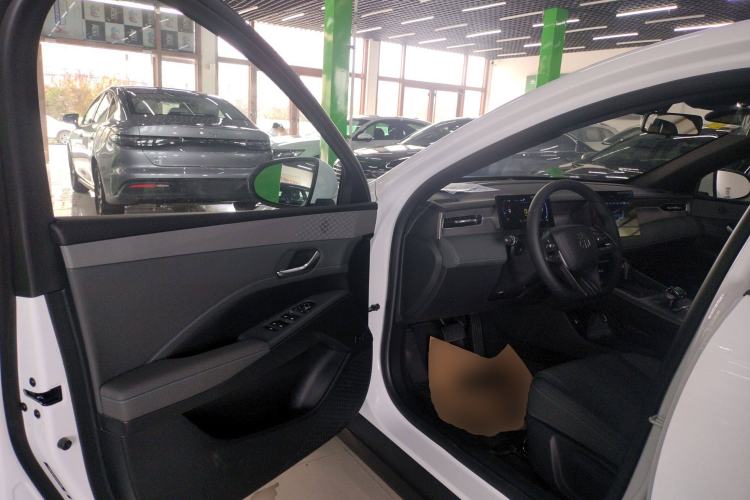 Used BYD Qin PLUS 2025 DM-i Smart Drive 55KM Leading Model
