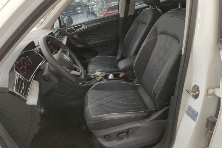 Used Volkswagen Tiguan L 2024 Outstanding Model 330TSI Automatic Two-Wheel Drive R-Line Dragon Glory Edition
