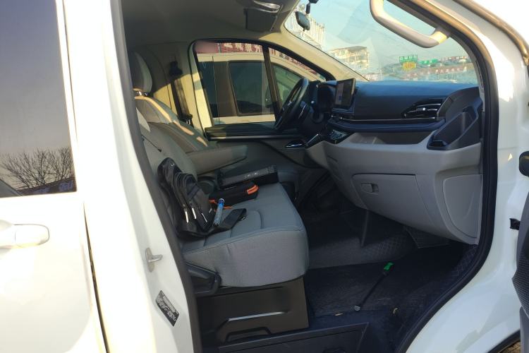 Used SAIC MAXUS Xintu V70 2023 2.0T Elite Edition Automatic Long Wheelbase Low Roof – 6/7 Seats