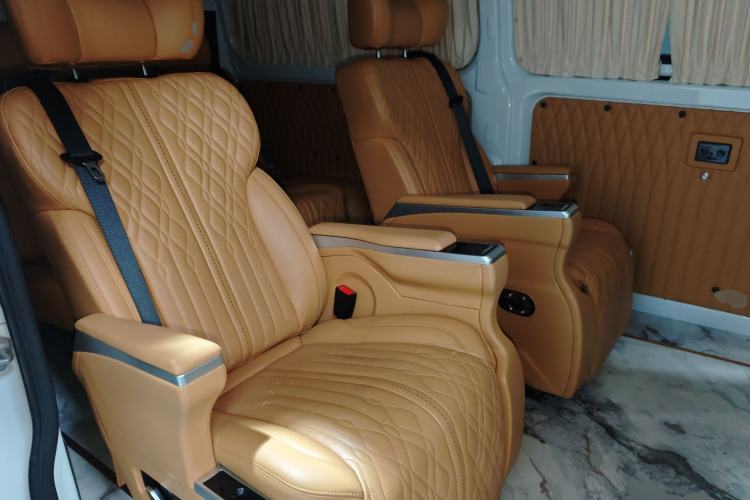 Used Ford Transit 2023 2.0T Gasoline Automatic Multi-Purpose Commercial Vehicle Mid-Drive Low-Roof Design 5/6 Seats
