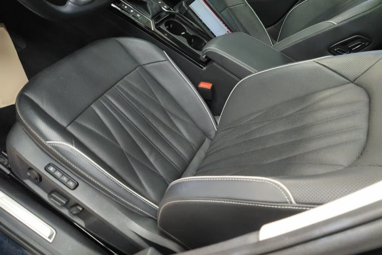 Used Volkswagen Passat 2023 330TSI Luxury Edition
