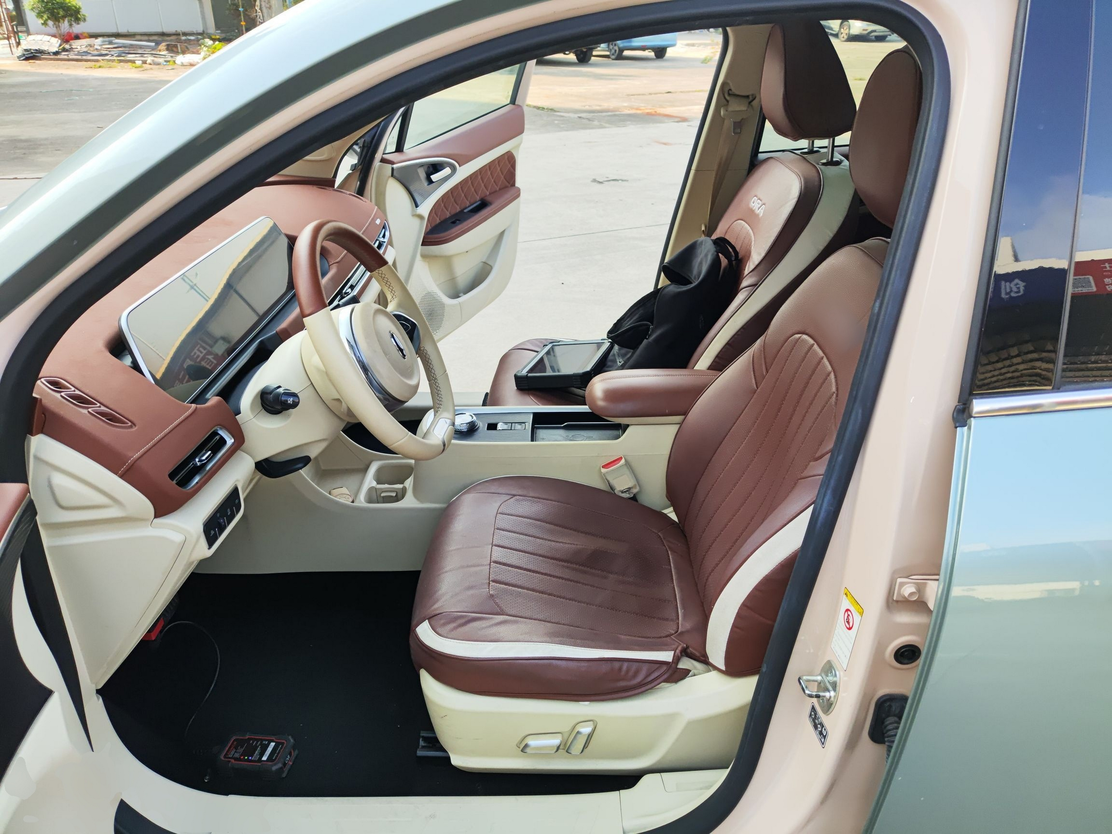 Переднее сиденье в автомобиле