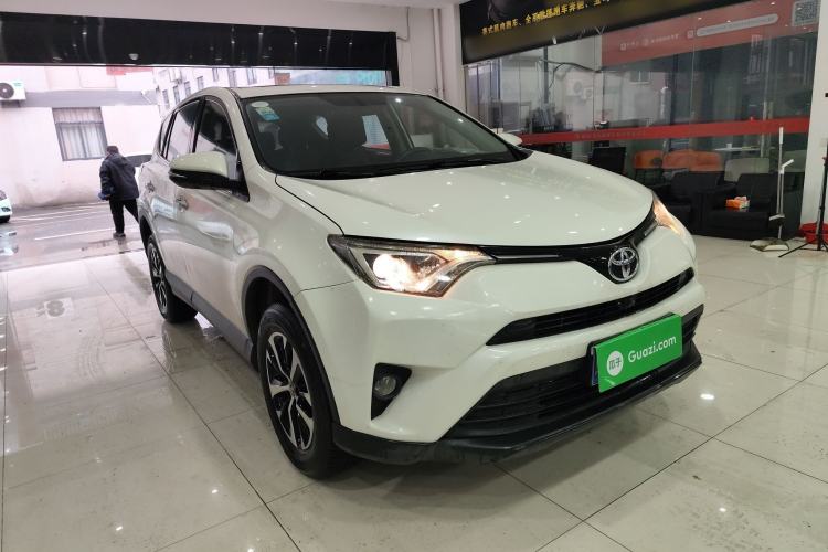 Used Toyota RAV4 2018 2.0L CVT Two-Wheel Drive Fashion X Edition
