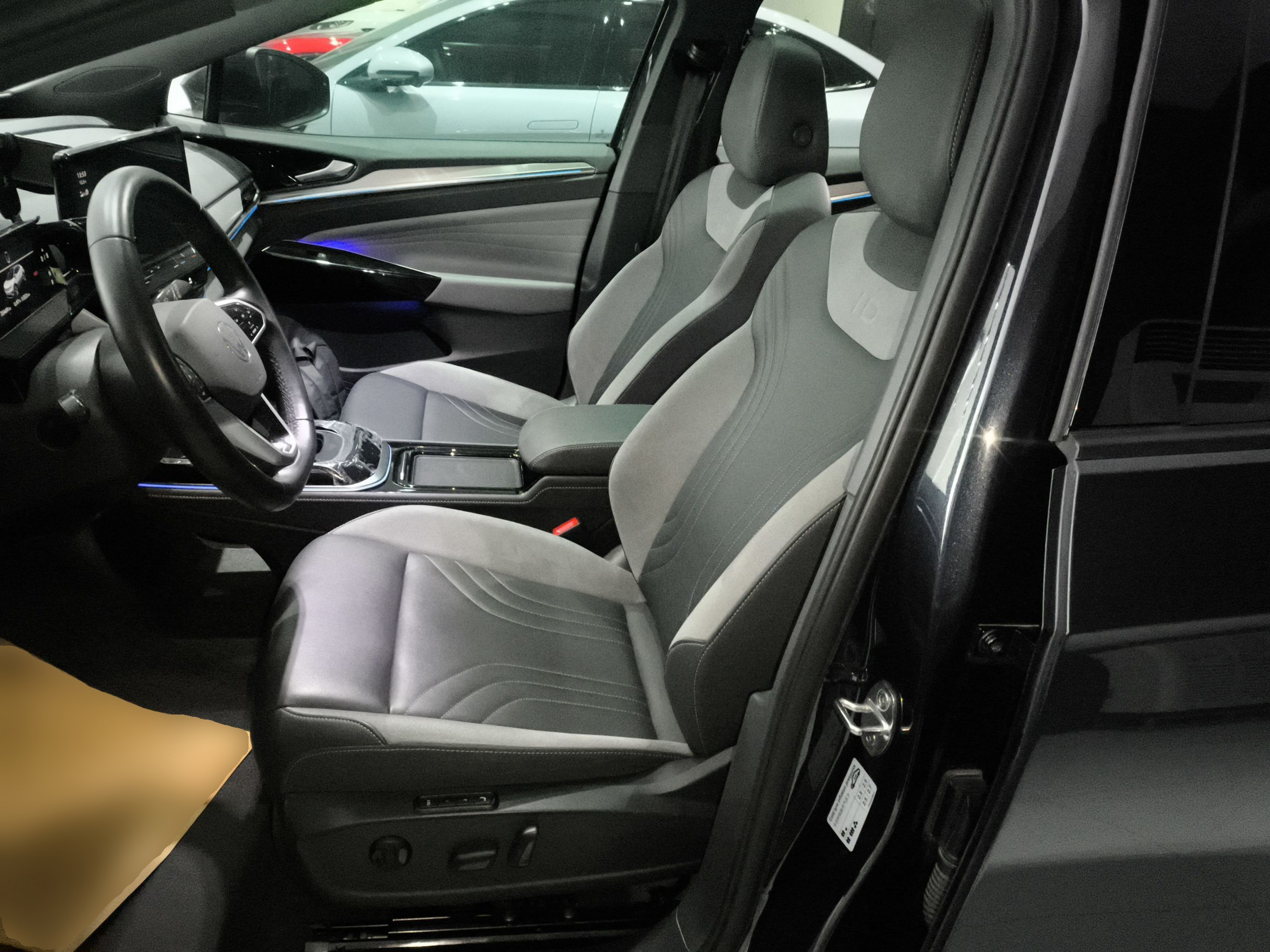 Переднее сиденье в автомобиле