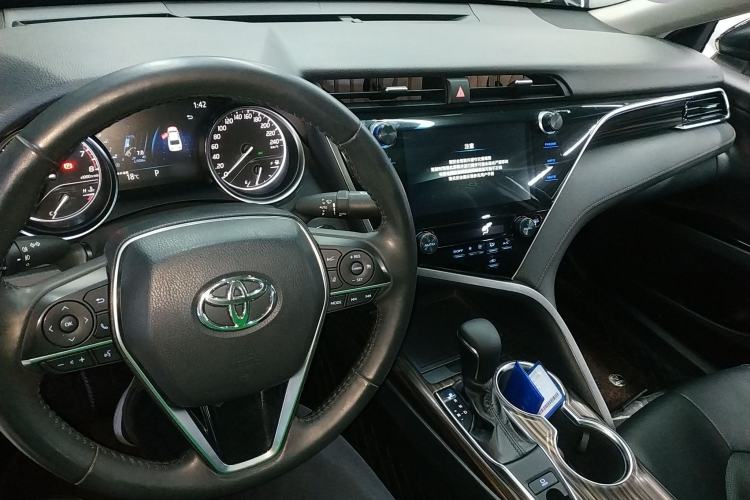 Used Toyota Camry 2021 2.0G Luxury Edition
