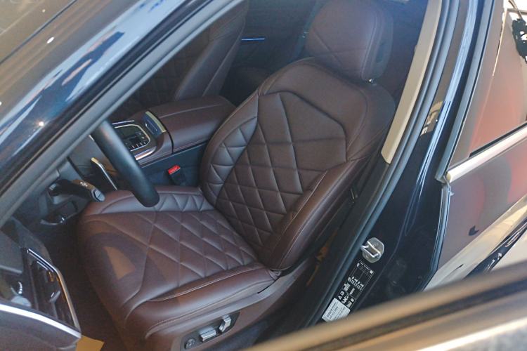 Used BMW X5 2022 xDrive 30Li Luxury M Sport Package
