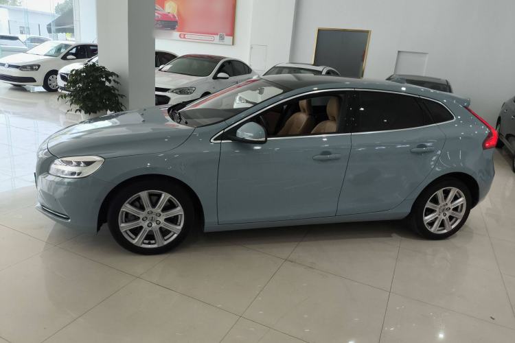 Used Volvo V40 2018 T4 Zhiya Edition
