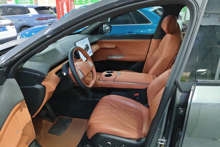 Used  S07 2023 200Max Range-Extended Version
