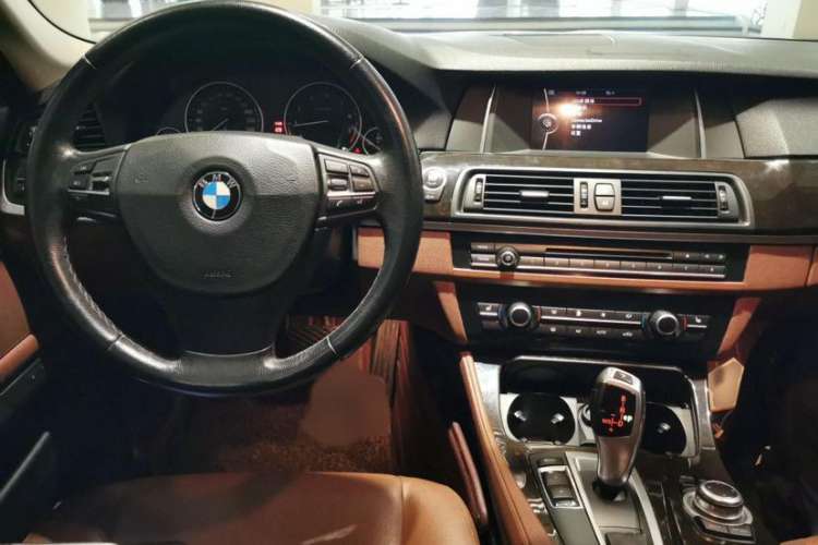 Used BMW 5 Series 2014 525Li Leading Model
