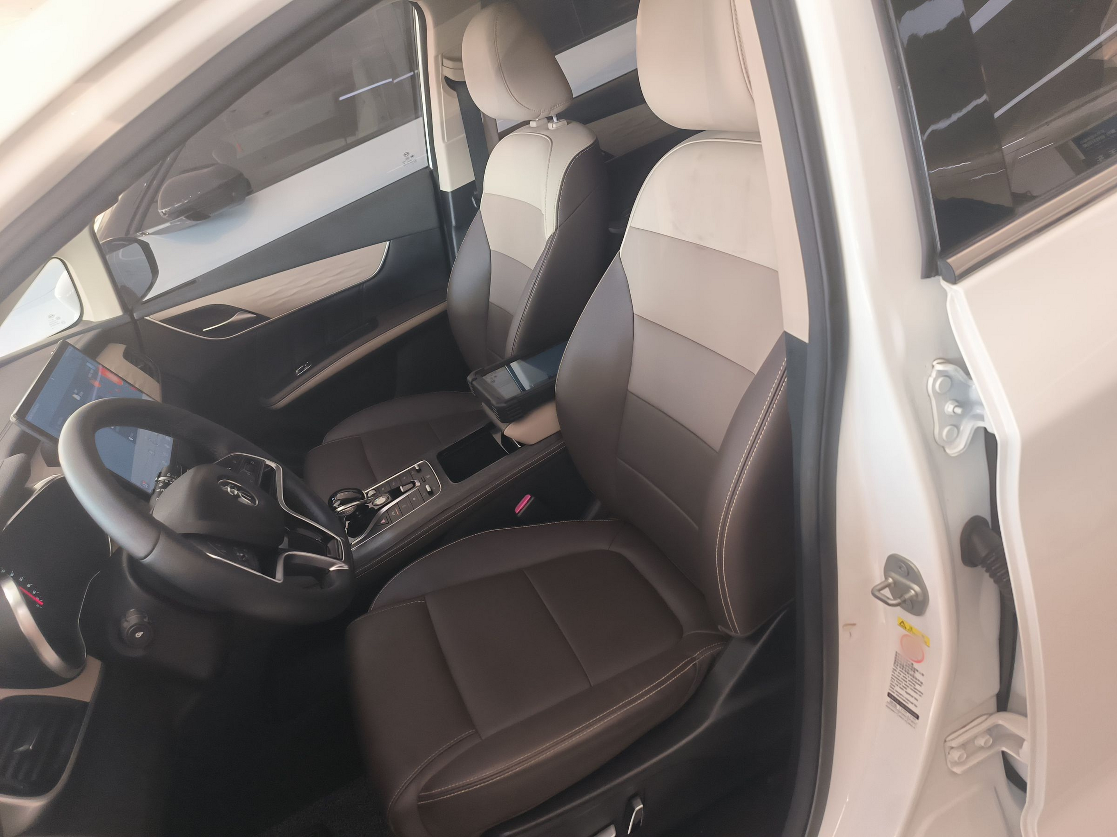 Переднее сиденье в автомобиле