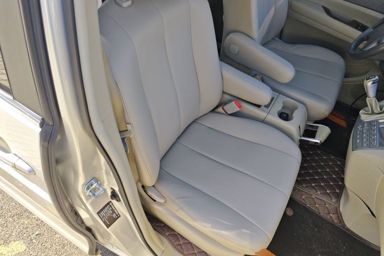 Used BYD M6 2013 2.0L Manual Comfort Version
