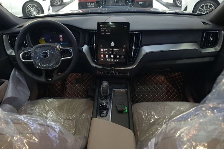 Used Volvo XC60 2026 B5 4x4 Smart Luxury Edition