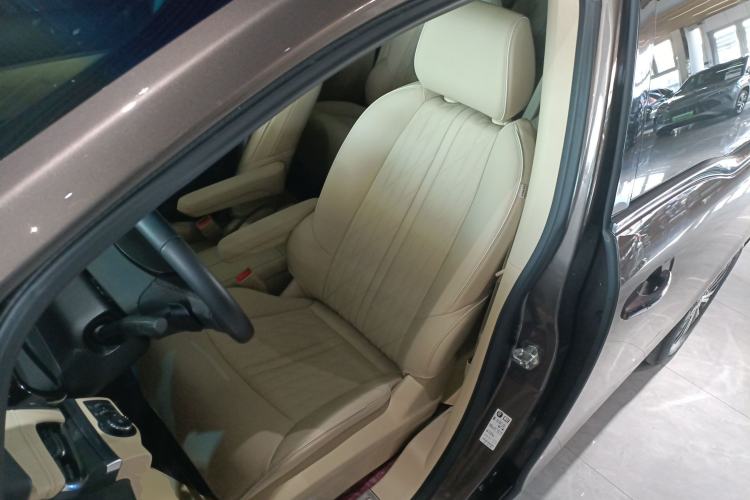 Used Buick GL8 2023 Facelifted Land Cruiser Executive Luxury Version