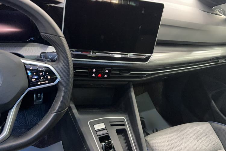 Used Volkswagen Golf 2025 300TSI R-Line
