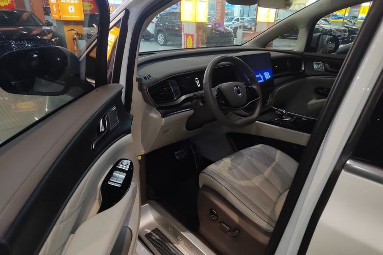 Used Denza D9 2022 DM-i 970 Four-Wheel Drive Prestige Model
