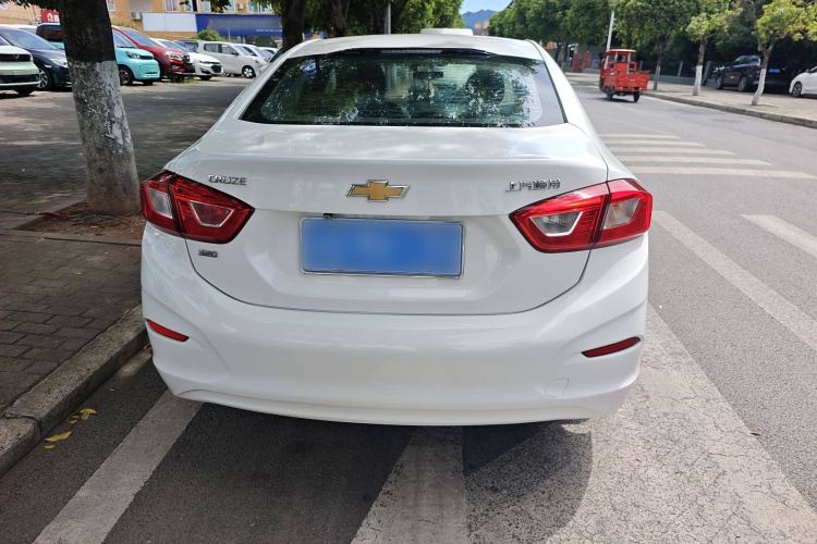 Used Chevrolet Cruze 2018 320 Automatic Pioneer Sunroof Edition

