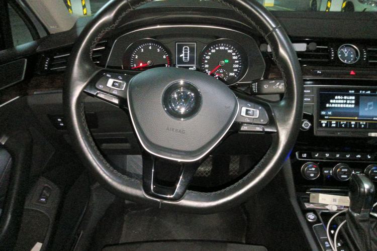 Used Volkswagen Magotan 2017 330TSI DSG Luxury Model
