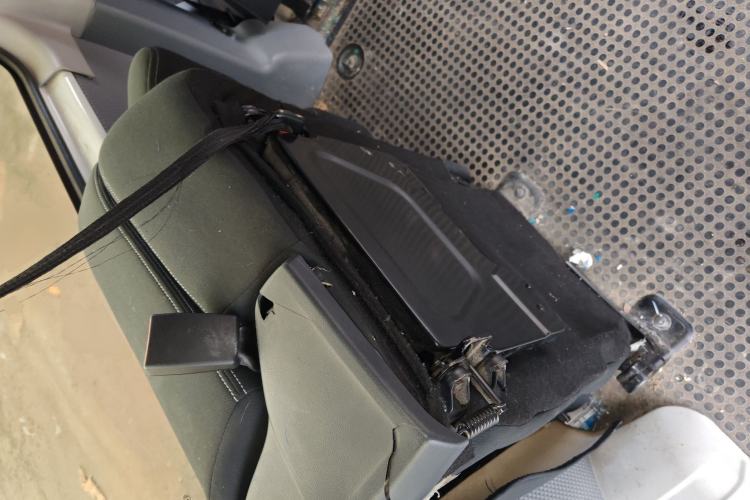 Used SAIC MAXUS Xintu V80 2019 2.5T Classic Edition 6-Speed Manual – Aoyuntong Short Wheelbase Mid-Height Design 5/6 Seats
