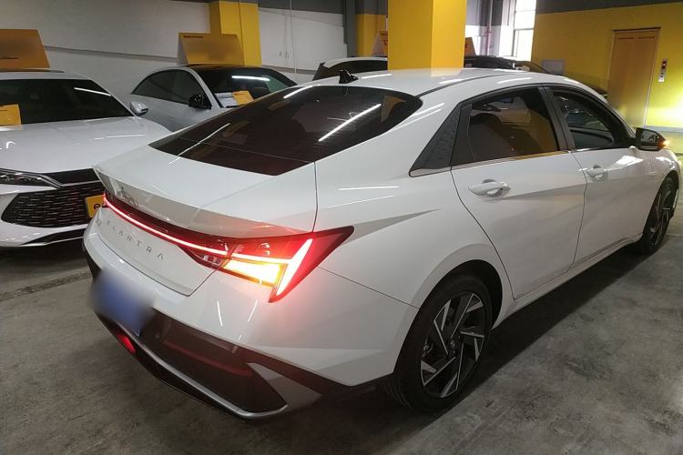 Used Hyundai Elantra 2023 1.5L CVT LUX Prestige Edition