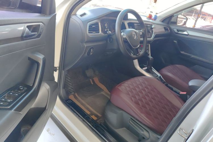 Used Volkswagen T-ROC 2018 230TSI DSG Two-Wheel Drive Advanced Version China V Standard
