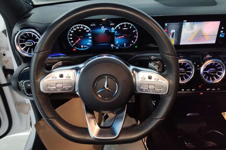 Used Mercedes-Benz A-Class 2022 Revised Version A 200 L Sport Sedan Fashionable Style
