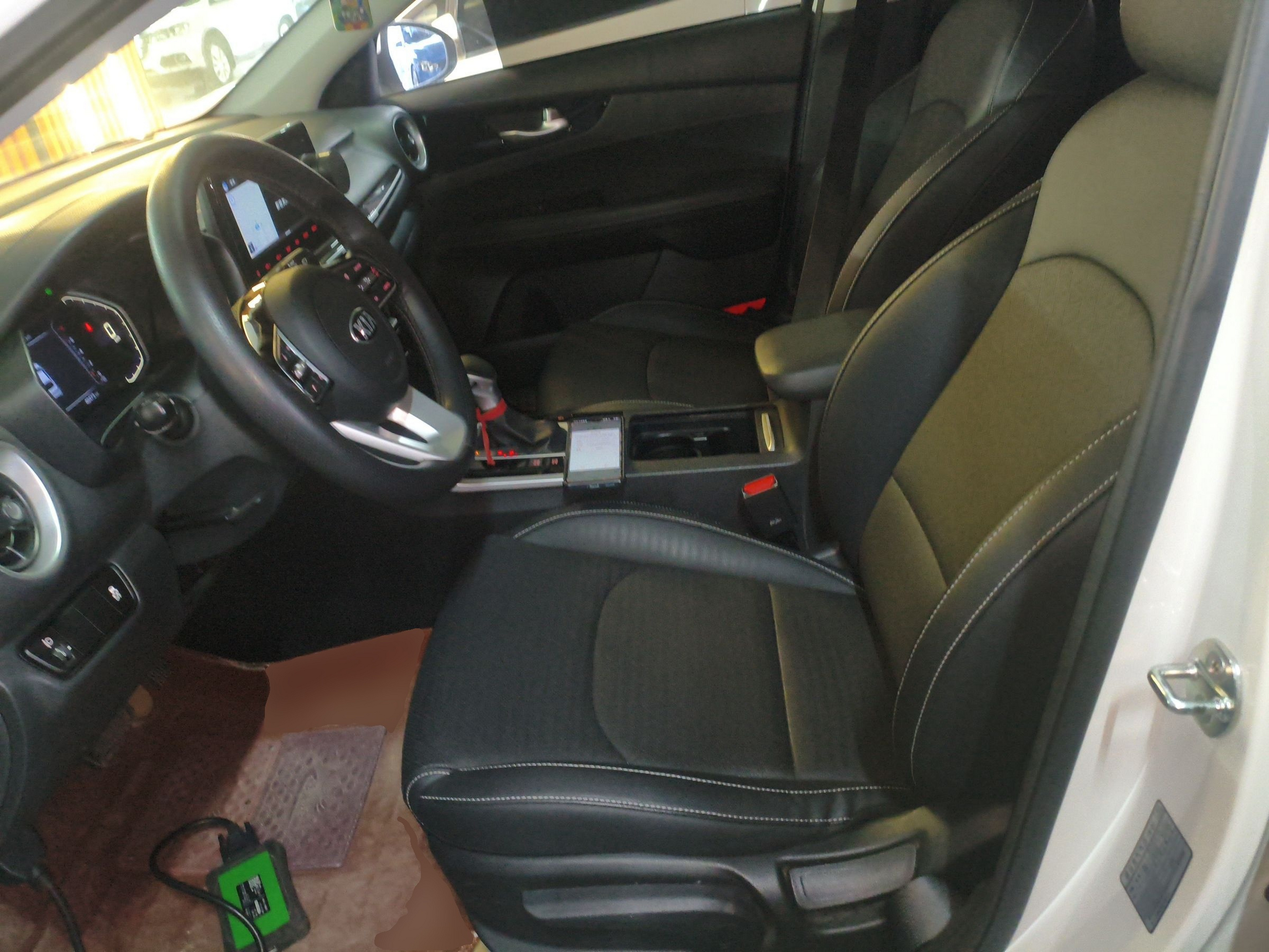 Переднее сиденье в автомобиле