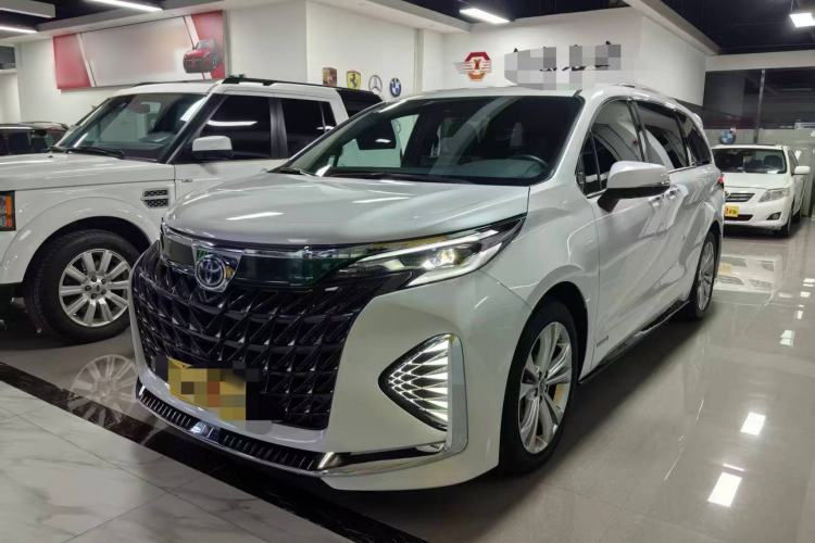 Used Toyota Sienna 2023 2.5L Hybrid Deluxe Edition