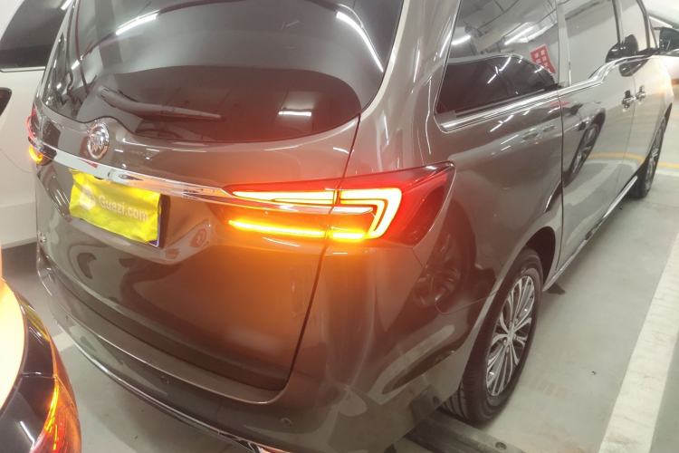 Used Buick GL8 2023 Facelifted Land Cruiser Executive Luxury Version
