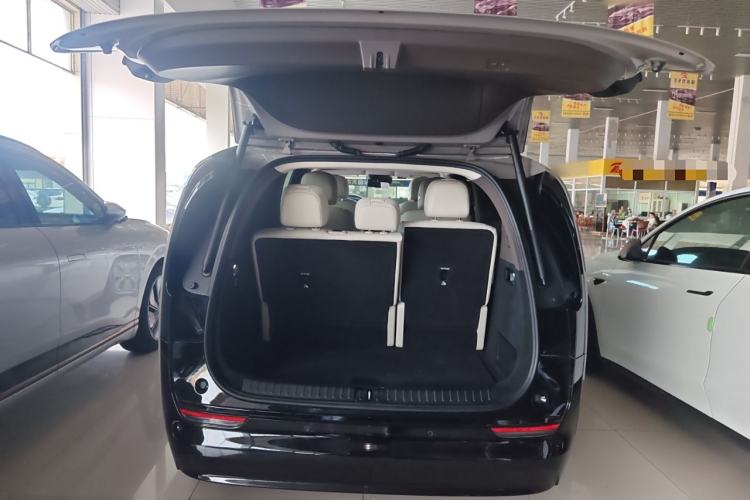 Used Li Auto MEGA 2024 Ultra Model
