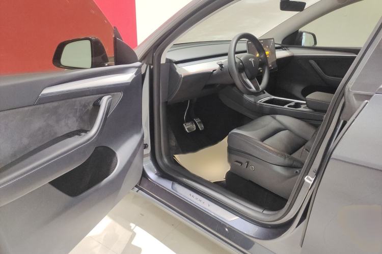 Used Tesla Model Y 2024 Rear-Wheel-Drive Version
