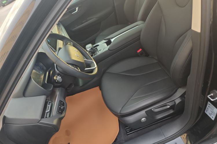 Used Hongqi E-QM5 2022 431 km Charge & Enjoy Edition
