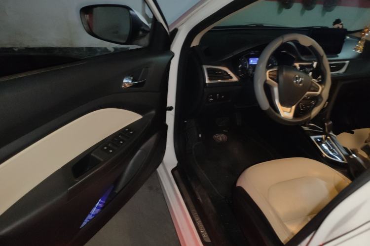 Used Changan Alsvin V7 2015 1.6L Automatic Enjoyment Model China IV Standard
