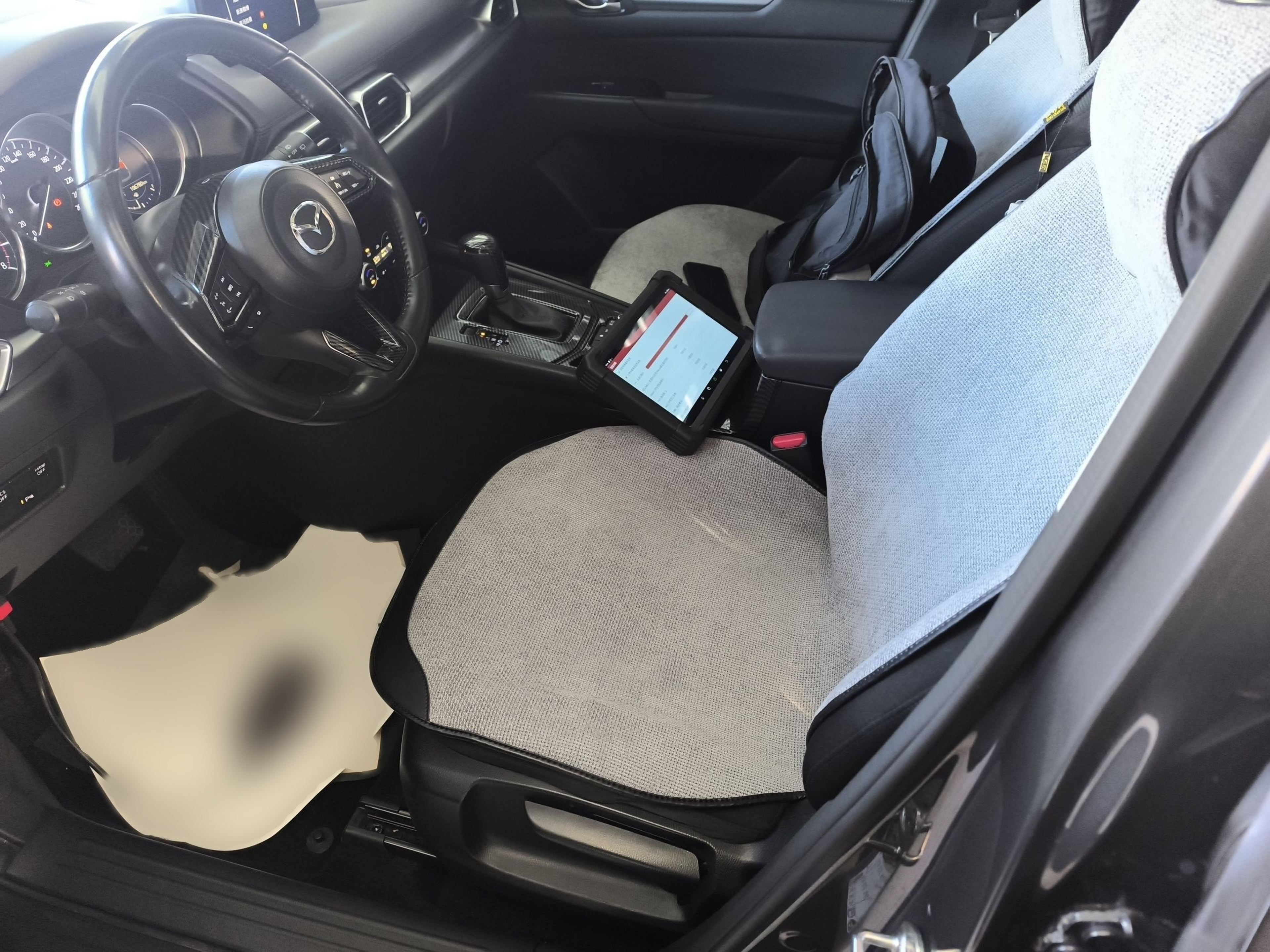 Переднее сиденье в автомобиле