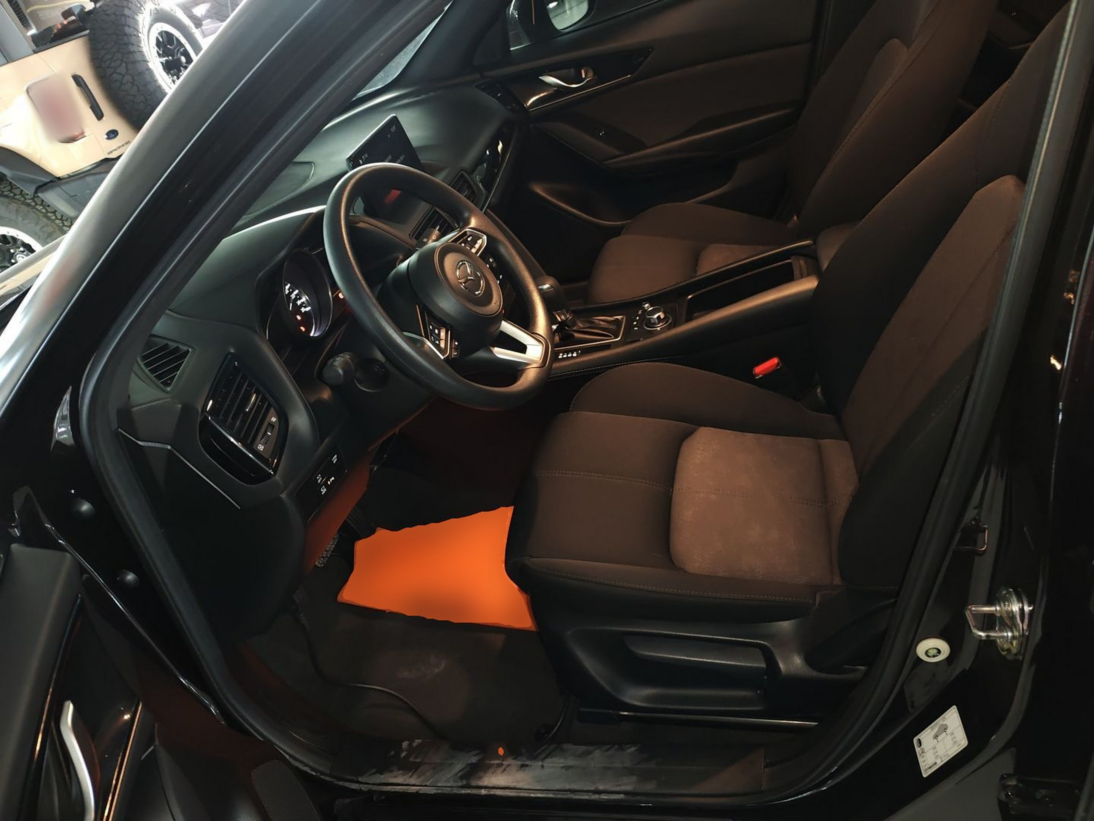 المقاعد الأمامية داخل السيارة