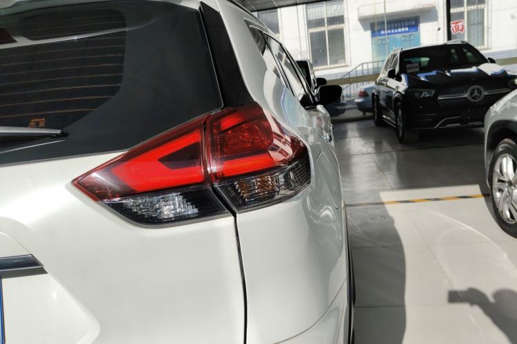 Used Nissan X-Trail 2019 2.5L CVT Smart Connect Luxury Edition 4WD
