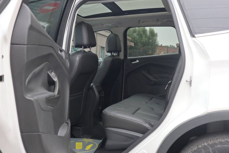 Used Ford Kuga 2015 2.0L GTDi Four-Wheel-Drive Sport Model
