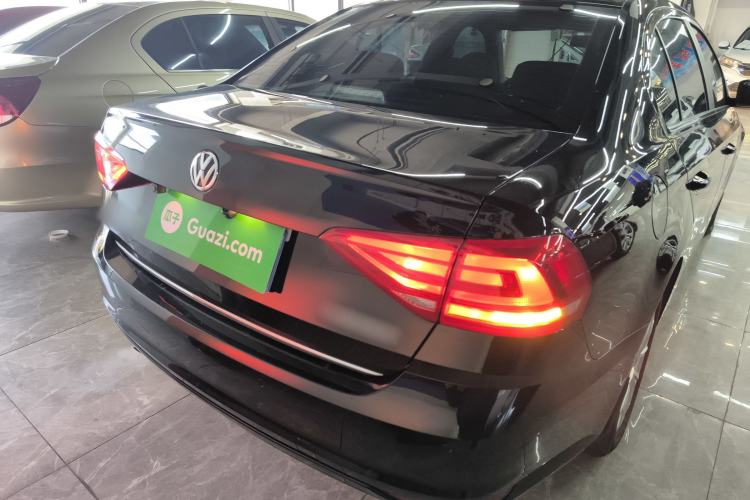 Used Volkswagen Lavida 2015 1.6L Automatic Comfort Edition
