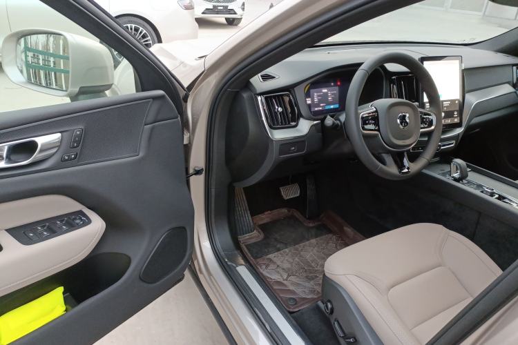 Used Volvo XC60 2026 B5 4x4 Smart Luxury Edition