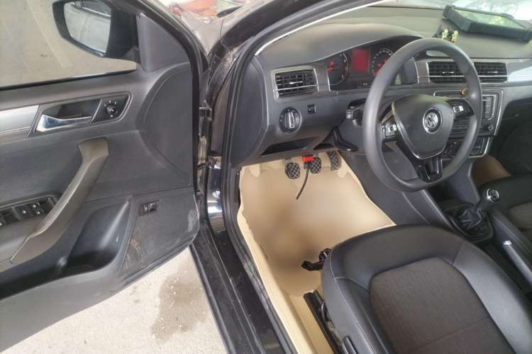 Used Volkswagen Santana 2016 1.6L Manual Comfort Edition