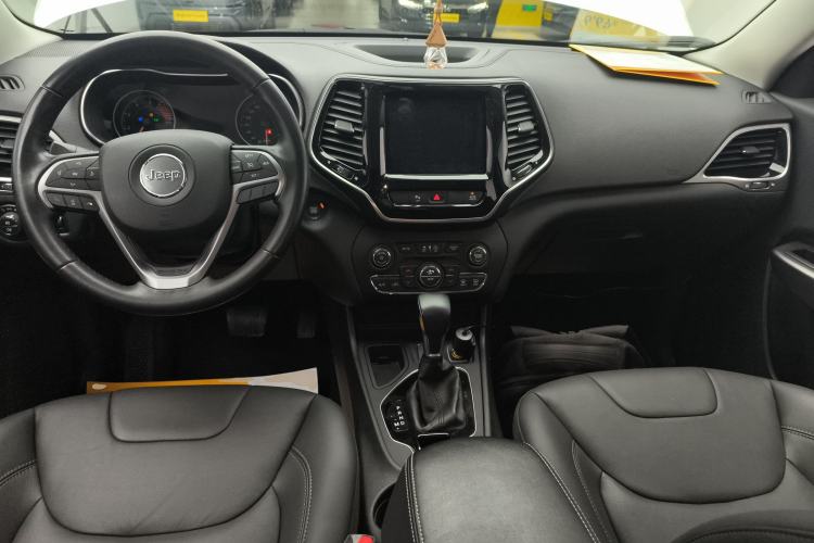 Used  Cherokee 2019 2.0T Two-Wheel Drive Smart Enjoyment Version China V
