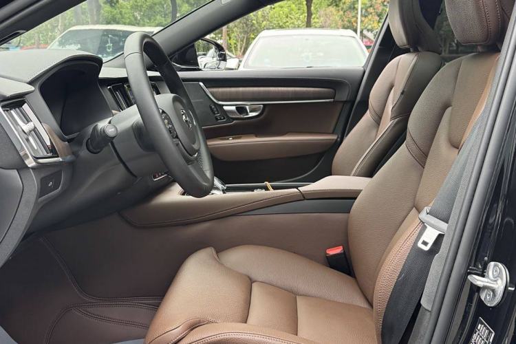 Used Volvo S90 2025 B5 Zhiyuan Luxury Edition
