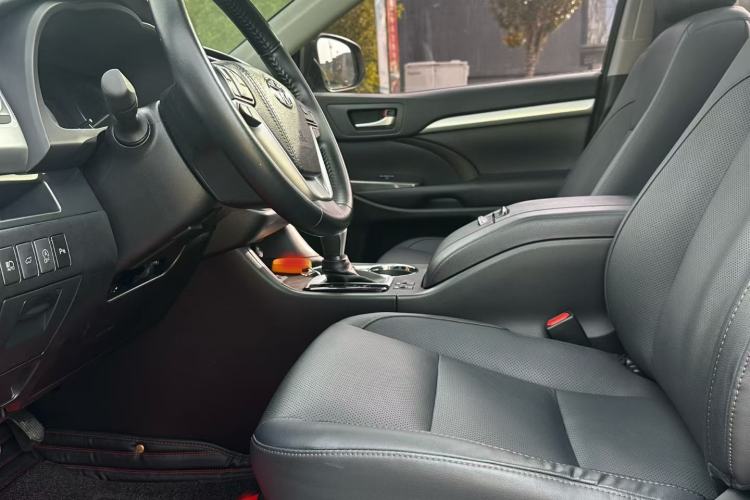 Used Toyota Highlander 2018 2.0T Four-Wheel Drive Prestige Version 7 Seats China V Emission Standard
