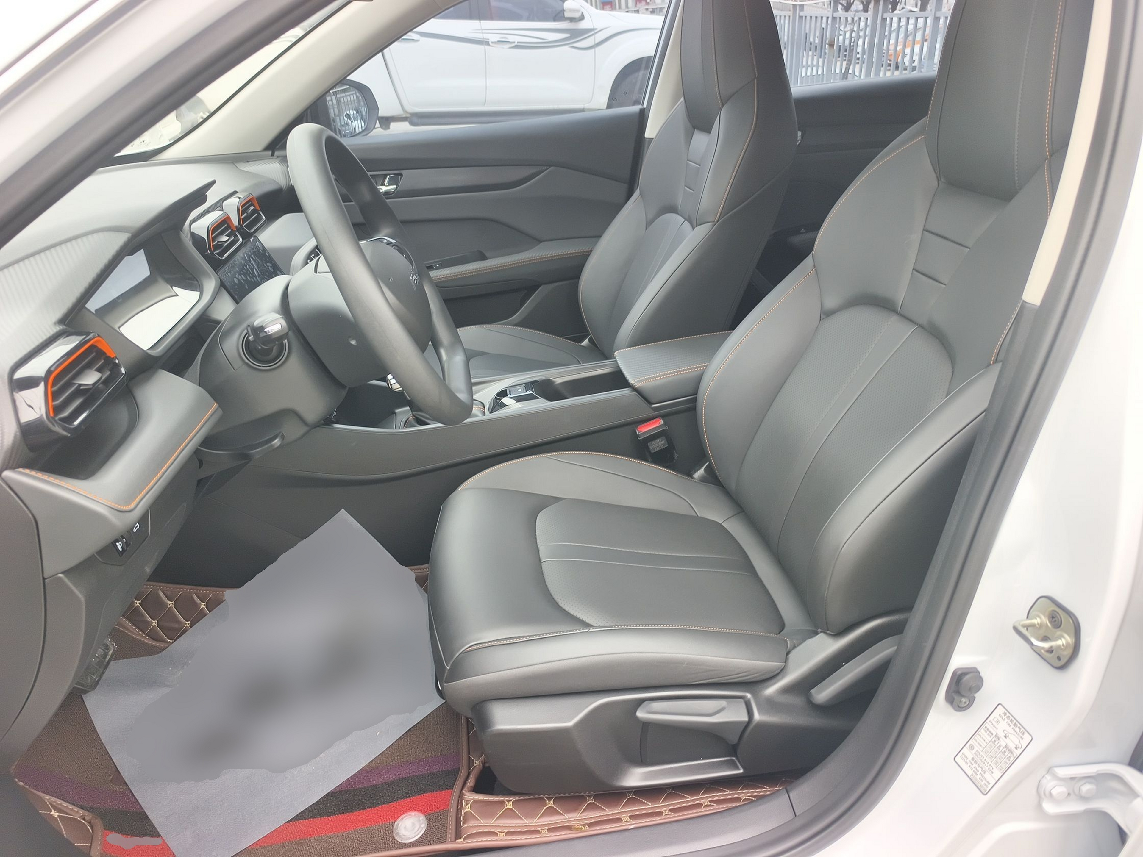 Переднее сиденье в автомобиле