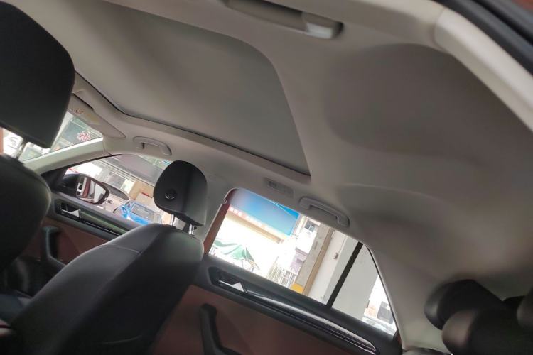 Used Volkswagen T-ROC 2018 280TSI DSG Two-Wheel-Drive Comfort Version China V Standard
