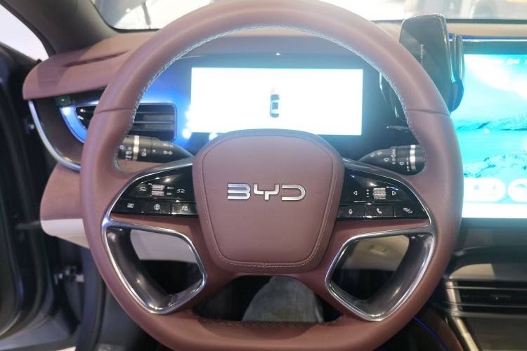 Used BYD Seal 2023 DM-i 1.5L 121km Prestige Model
